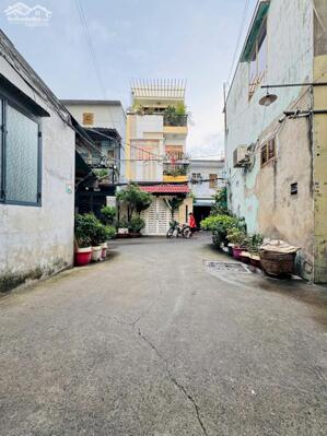 Chỉ 5.5 tỷ TL, Nhà 2 tầng, 4x13m, 56m2, 3PN, gần CC Bàu Cát 2,