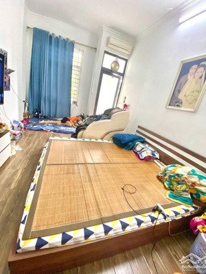 cần bán nhanh nhà mặt phố chùa láng 4 tầng 87m2. giá 78 tỷ 500