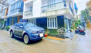 bán gấp lô góc kim mã gần hồ ngọc khánh: 60m x 5t, mặt 8m, ô tô tránh, kinh doanh đa dạng.