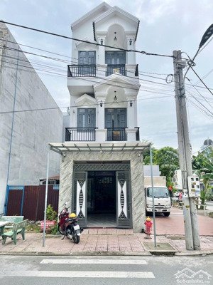 tôi chính chủ cần bán gấp nhà 1 trệt 2 tầng lầu đường nhựa 8m tại thành phố dĩ an