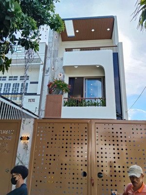 bán nhà 3 mê full nội thất đường 5m5 phù đổng- hoà xuân- cẩm lệ