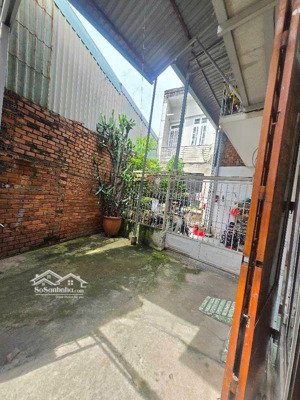 nhà ngay chợ đầu mối tỉnh lộ 43, 2,2 tỷ, 44m2, 2pn, 1wc, giá siêu hời