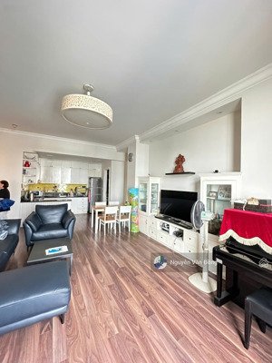 cam kết giá tốt nhất thị trường, hai bác cần bán căn 2 ngủ siêu rộng tại the garden mễ trì, sẵn sổ