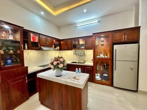 bán nhà 3 tầng mặt tiền trần thị tính - nha trang - cách biển 10 phút - chiều ngang 5,3m