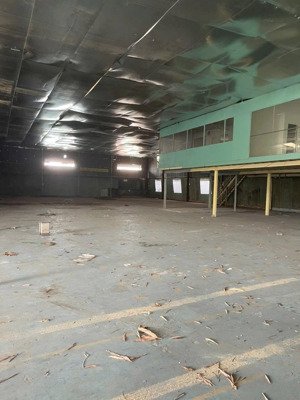 kho xưởng 2500m2 củ chi , đường xe cont 40ft giá 80 triệu / tháng thương lượng