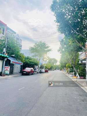 nhà đường phùng hưng cách biển chỉ 1km
- diện tích : 134.2m2 ( ngang 4.7m )
- có nhà cấp bốn có 2 p