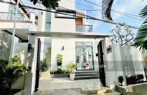 nhà mới xây xã vĩnh trung cách đường 23/10 chỉ 50m
- diện tích : 90m2 ( rộng gần 7.5m )
- nhà 1 trệ