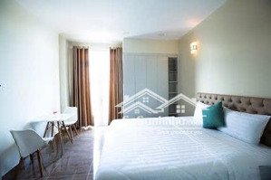 bán khách sạn 7 tầng mặt tiền đường bờ kè trực diện sông mát mẻ,cạnh khu căn hộ cao cấp cồn tân lập