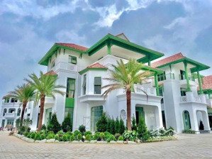 tôi chính chủ cần tiền muốn bán căn lền kề giá rẻ hơn 200tr so với cđt,gần đường 68m2, công viên