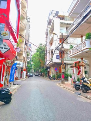 oto, kinh doanh, sát công viên. bán nhà trần quang diệu, đống đa. dt49m2_4tầng_mt 3,8m_ giá 14,5 tỷ