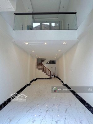 5.6 tỷ sở hữu nhà đẹp 6 tầng gần vincom long biên ngõ thoáng tiện ích đầy đủ