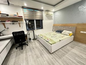 chủ cần bán nhà mặt phố đường chiến thắng văn quán hà đông .đường rộng mặt tiền vẻ hè siêu rộng