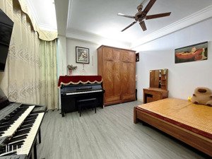 bán nhà riêng tại phố pháo đài láng, đống đa, hà nội, giá tốt, 40m2, phân lô, oto vào nhà.