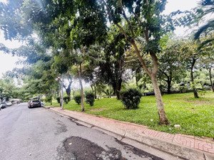 bán nhà view sông gần đường 40 tân quy đông quận 7 , dt 7 x 18m , 5 tầng có hầm , giá 28ty