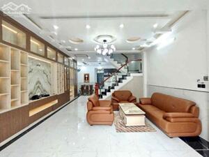 CHO THUÊ NHÀ TRỆT 2 LẦU NỘI THẤT ĐẸP KDC NAM LONG