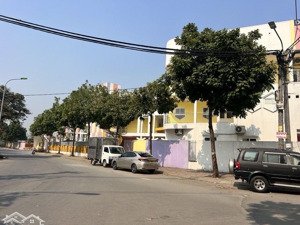 nhà đẹp dân xây , lô góc , gần kđt đại kim nguyễn xuyển , nhiều tiện ích