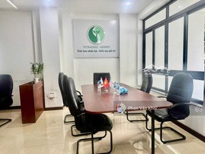 cho thuê văn phòng có nội thất - 6x15m tầng trệt , đường 10 - vạn phúc city
