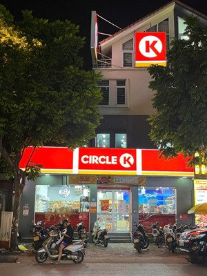 hot! cho thuê mbkd xuân thủy dt 80m2 mt 6m, khu sinh viên sầm uất phù hợp mọi mô hình kinh doanh