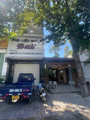 bán nhà mặt tiền ngay cổng sân vận động đông hòa tp hcm