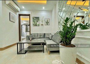 chính chủ bán gấp nhà tập thể phương mai, kim liên, 56m, 2pn, ô tô đỗ cửa, nhà đẹp, sẵn sổ đỏ