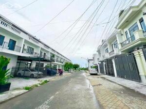 Bán nhà dãy phố Hưng Gia Khu Minh Linh P5 Vĩnh Long tặng toàn bộ nội thất