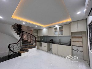 nhà dân xây 6 tầng chắc chắn - hoàng ngân - thoáng sáng - ngõ nông.