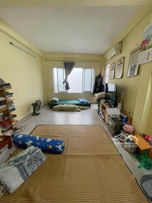 chính chủ cần bán cách mặt văn chương 40 mét, 60 mét ra tôn đức thắng. nhỉnh 4 tỷ hộ khẩu đống đa.