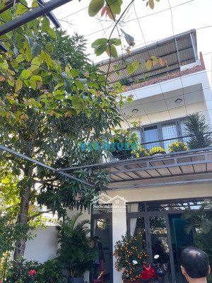cho thuê nhà trong khu đô thị fpt có sân vườn