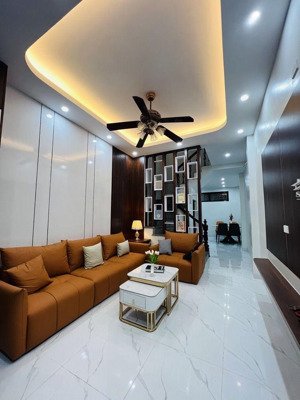 siêu phẩm tô hiệu 40m2, chỉ 8,5 tỷ dân xây cực đẹp để ở, ngõ thông rộng dân trí cực cao toàn cán bộ