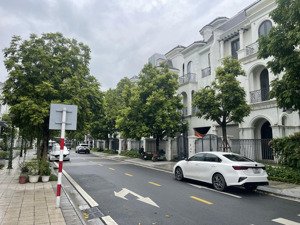 biệt thự sao biển song lập full nội thất thang máy view hồ nước mặn giá 35 tỷ