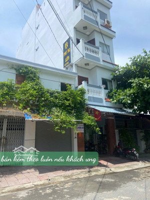 bán khách sạn 5 tầng, có 15 phòng ngủ, đường 13m, cách biển 800m giá 11.5 tỷ bắc nha trang