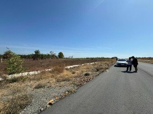 mặt tiền đường dẫn vào novaword phan thiết