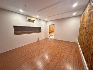 cho thuê nhà mặt tiền khu him lam. 5x20m. hầm, 4 lầu. thang máy. gần lotte mart q7. giá: 70tr/tháng