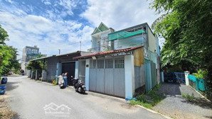 chính chủ cần bán đất tặng nhà c4 hẻm cây da sề. đông hòa, dĩ an. dt 100m. 88 thổ cư. 5pn, 3wc.