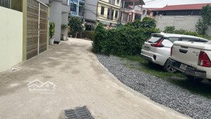 nhà tây tựu-ô tô thông- dân xây mới- vuông đẹp- 5,5 tỷ