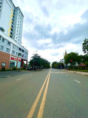 đất 5x19.5m mt đường sau chợ đầu mối thủ đức, giá nhỉnh 4tỷ.