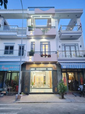 rẻ hơn căn hàng xóm 200tr mà full nội thất decor đẹp.ngã tư bình chuẩn an phú tphcm