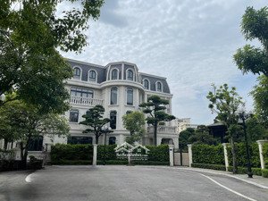 cho thuê biệt thự sân vườn đơn lập siêu đẹp 5pn tại vinhomes riverside, 150tr/th