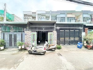 chủ bán nhà dt 94,6 m đã hoàn công sát quốc lộ 1 k , gần siêu thị bigc phường đông hòa, dĩ an