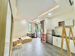 cho thuê căn hộ studio cửa sổ lớn, thang máy, full nội thất, ngay bờ kè hoàng sa q3
