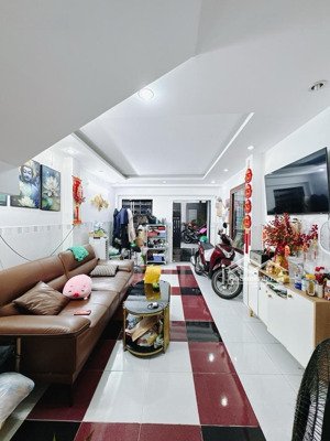 nhà bến vân đồn q4- 70m2 - 2 lầu đúc- ko qh- giá 5 tỷ nhỉnh