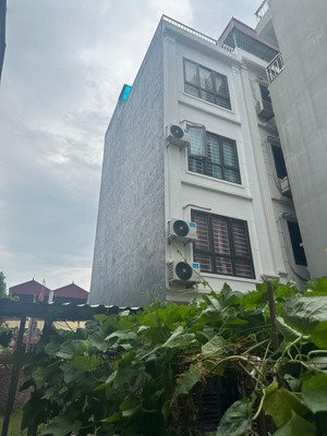 e nhượng lại căn nhà tại trung tâm phường thượng cát . tặng full lại nội thất. mới tinh