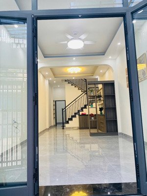 bán nhà mới nhà 1trệt 1 lầu. sổ đã hoàn công mặt đường phạm tu, vĩnh hải dt 68.4m full đất ở