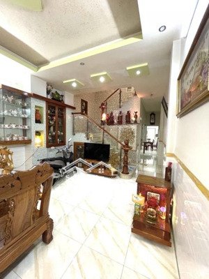 bán gấp nhà mặt tiền văn cao - ngay ngã tư lê thúc hoạch: 4x31met, đúc 3 tấm nở hậu.