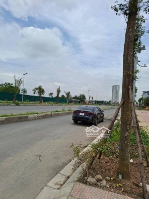 bán đất mặt đường vành đai 3.5m, 104m2 mt 11m, vị trí cạnh dân kinh doanh đỉnh, làm salon ô tô đỉnh