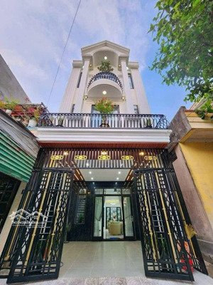 3 tầng mặt tiền lê văn thịnh, sát biển