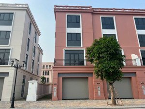 shophouse xẻ khe gần vincom megamall 153m2 giá 15 tỷ tại vinhomes vũ yên liên hệ: 