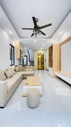 tuyệt đỉnh! lô góc pháo đài láng, thang máy xịn, nhà xây mới cóng,ngõ 3 gác thông, tặng nt, 40m2*6t