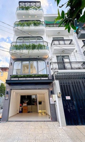 nhà phốmới hoàn thiện mặt tiền hẻm 8m xe hơi quận 7 có thang máy nội thất cao cấp.lh 