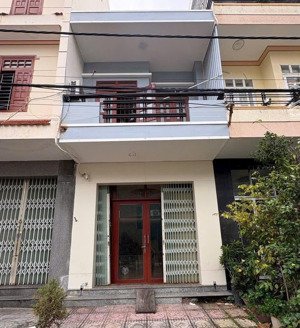 [ nhà 2 tầng ngô lan chi - vị trí ổn ] * cách biển hòn chồng : 700m * giá: 5,3 tỷ